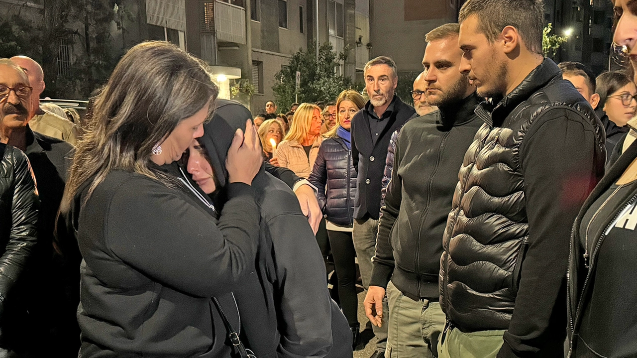Un momento della fiaccolata in ricordo di Manuel Mastrapasqua (Mdf/Ansa) Un momento della fiaccolata in ricordo di Manuel Mastrapasqua (Mdf/Ansa)