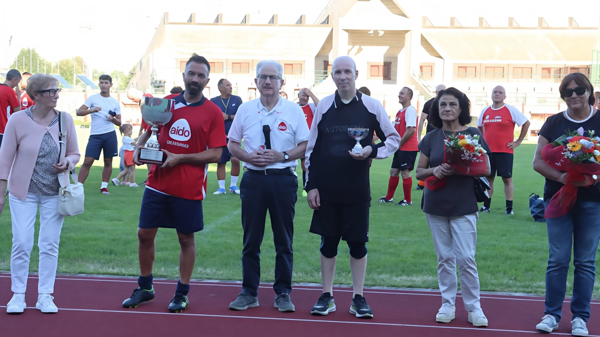 Maria Grazia Sposari, a destra alla premiazione della 29esima edizione della Coppa Donatori Giussanesi Maria Grazia Sposari, a destra alla premiazione della 29esima edizione della Coppa Donatori Giussanesi