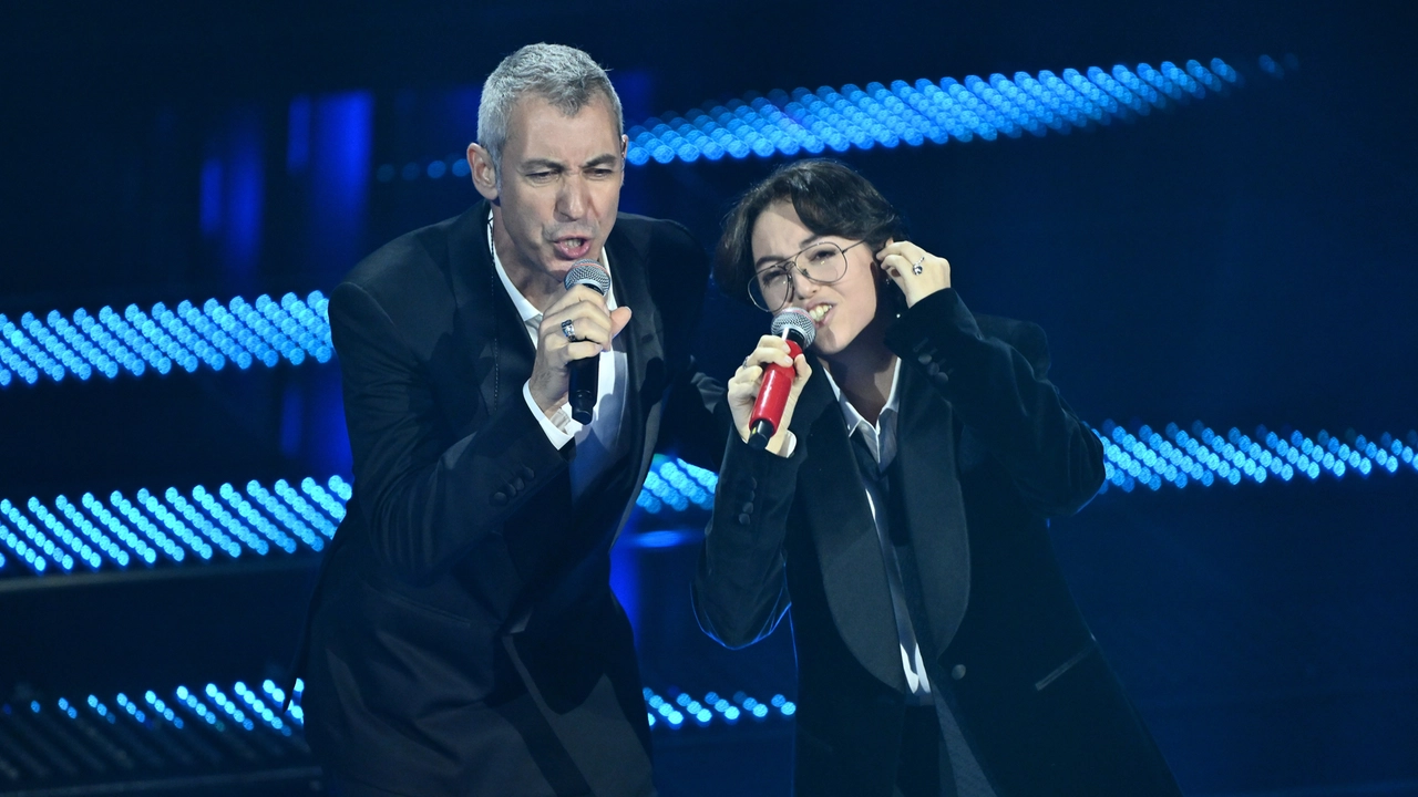 Paolo Kessisoglu con la figlia Lunita sul palco di Sanremo 2025 Paolo Kessisoglu con la figlia Lunita sul palco di Sanremo 2025