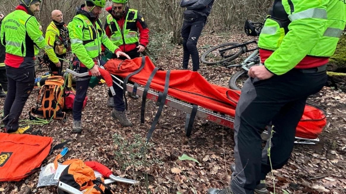 Aveva da poco iniziato il cammino impervio che porta in cima al Corno Medale un escursionista di 69 anni...