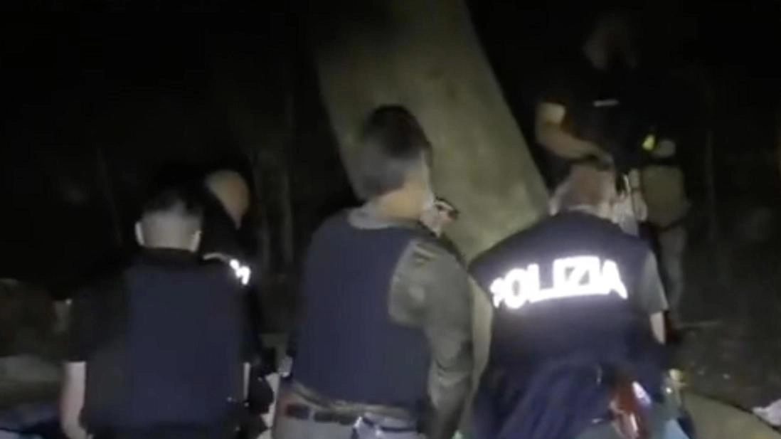 L’operazione condotta dalla Squadra Mobile con rinforzi di altri settori della Questura L’operazione condotta dalla Squadra Mobile con rinforzi di altri settori della Questura