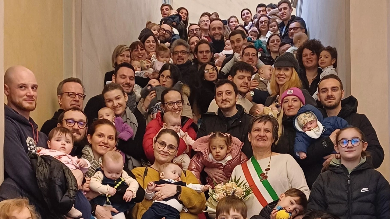 Si è svolta in Municipio la tradizionale giornata dedicata alle famiglie dei nuovi nati, promossa dall’assessorato alle Politiche sociali... Si è svolta in Municipio la tradizionale giornata dedicata alle famiglie dei nuovi nati, promossa dall’assessorato alle Politiche sociali...