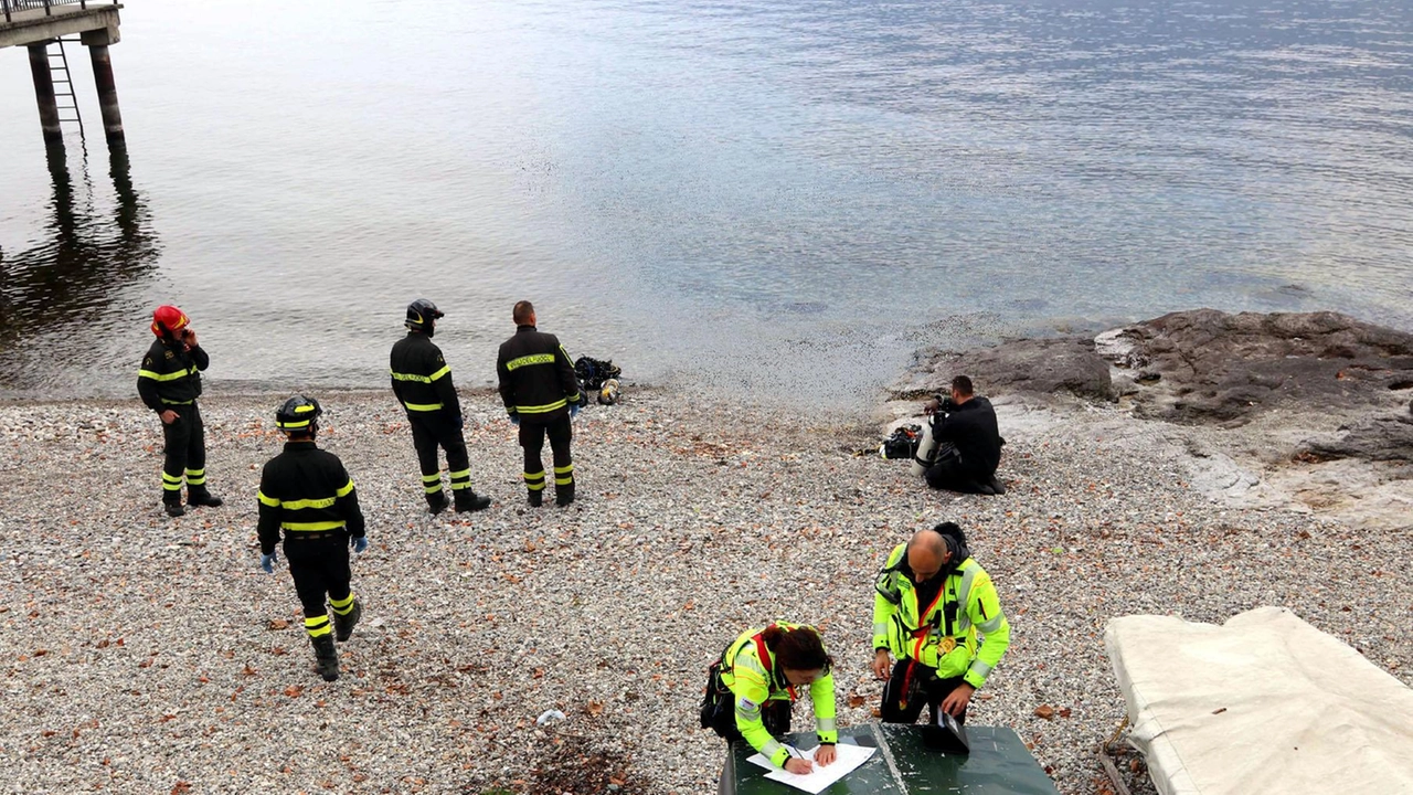 Il corpo è stato ripescato dai vigili del fuoco (foto di repertorio) Il corpo è stato ripescato dai vigili del fuoco (foto di repertorio)