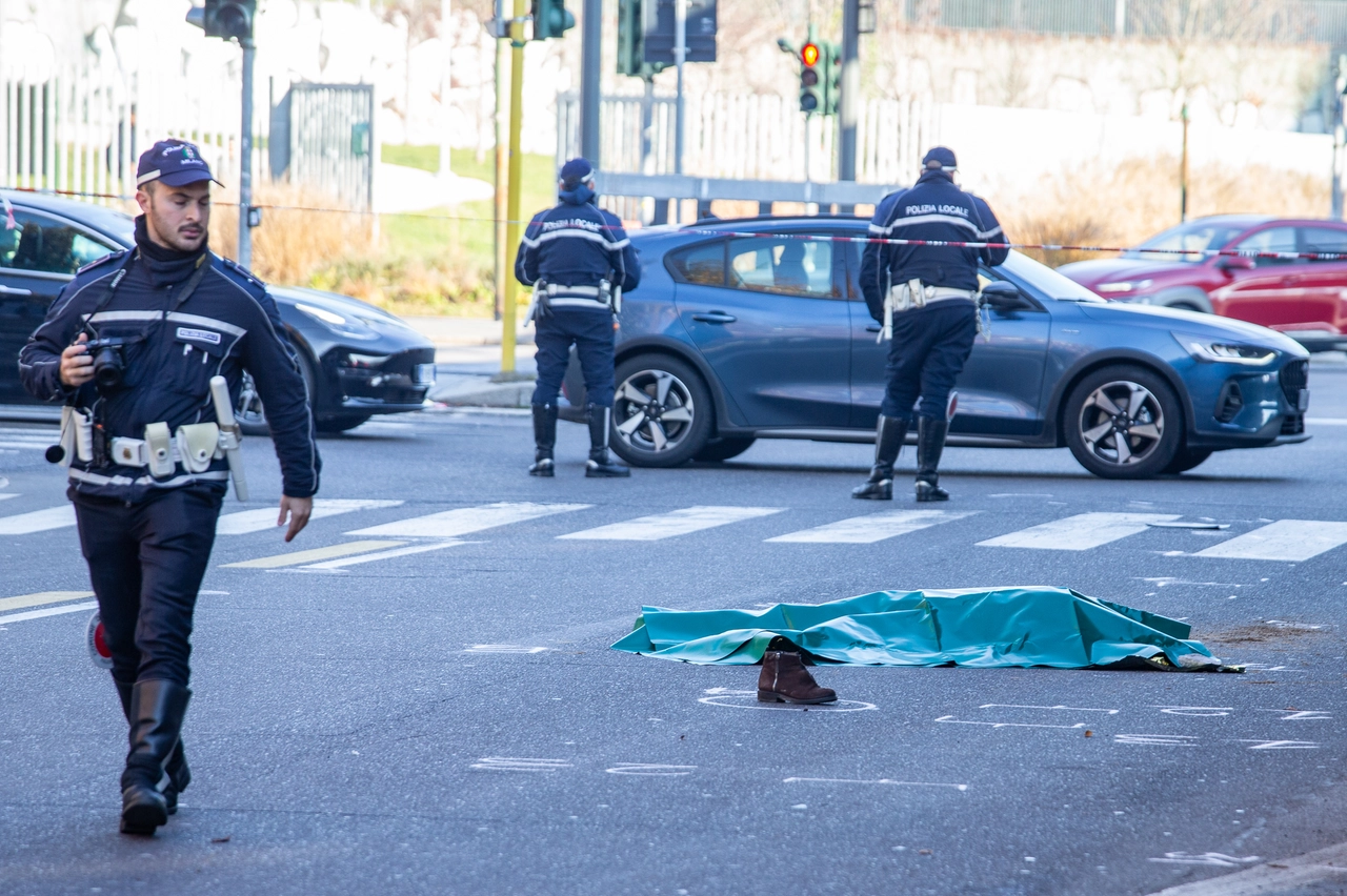 INCIDENTE MORTALE IN VIALE SERRA DECEDUTA MADRE DI DUE GEMELLI INVESTITA DA AUTO  Milano, 11 DICEMBRE 2024, ANSA/DAVIDE CANELLA
