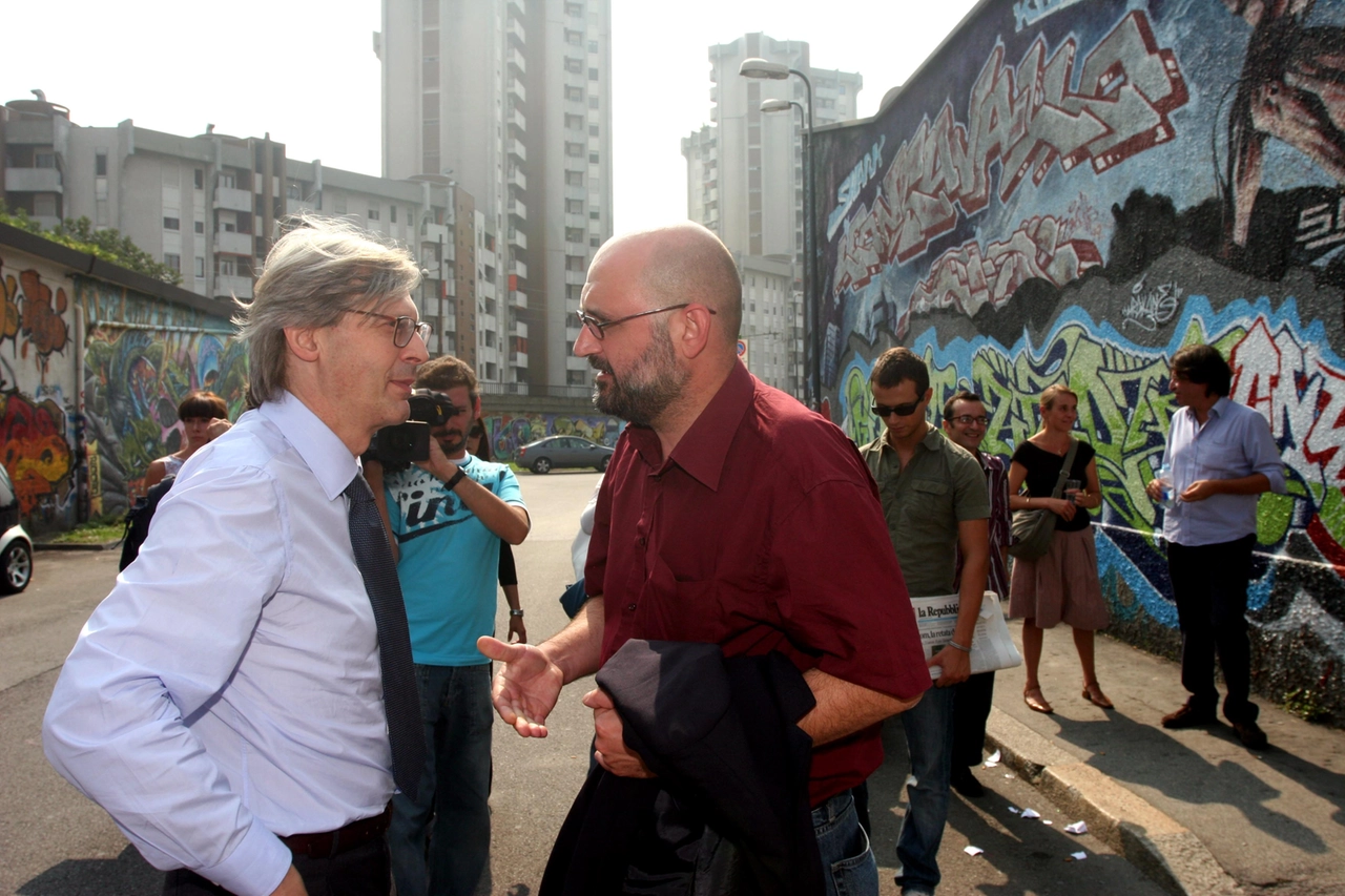 Daniele Farina assieme a Vittorio Sgarbi Il "leader" del Leonka, poi consigliere comunale e deputato, Daniele Farina assieme a Vittorio Sgarbi. Sgarbi aveva riconosciuto il valore artistico dei murales