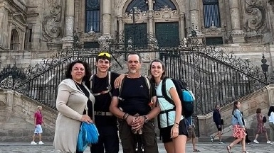 La famiglia Bulgari - Claudio e Marianna con i figli Alberto e Matilde - a Santiago di Compostela La famiglia Bulgari - Claudio e Marianna con i figli Alberto e Matilde - a Santiago di Compostela