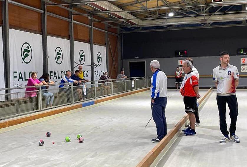 Sesto, la protesta degli sportivi: "Il bocciodromo Falck è indegno" Sesto, la protesta degli sportivi: "Il bocciodromo Falck è indegno"