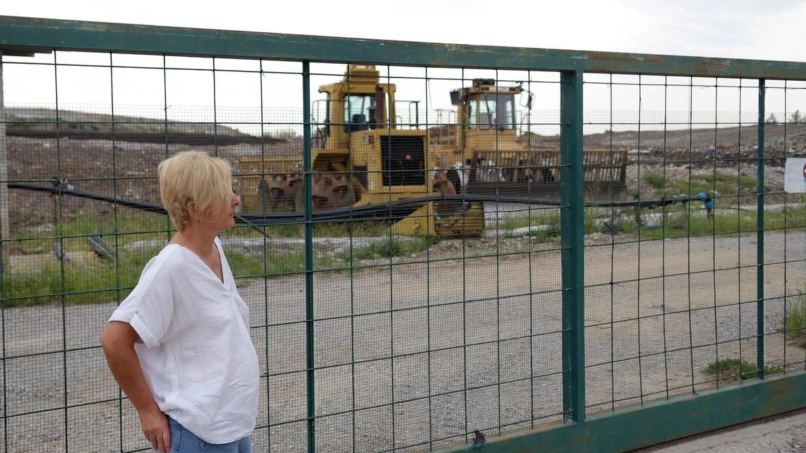 L’impianto di trattamento rifiuti sull’area della discarica Systema, l’iter avanza e si scatena la polemica politica. Due le assemblee già convocate: una il 14 marzo dal Pd e da Rifondazione; l’altra, il 29, indetta dall’Amministrazione L’impianto di trattamento rifiuti sull’area della discarica Systema, l’iter avanza e si scatena la polemica politica. Due le assemblee già convocate: una il 14 marzo dal Pd e da Rifondazione; l’altra, il 29, indetta dall’Amministrazione