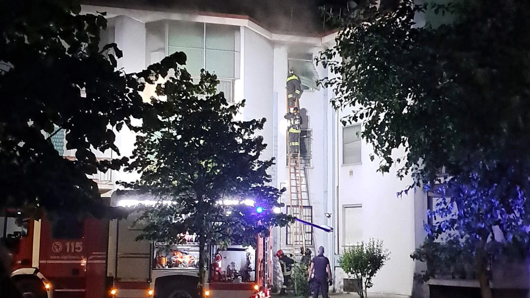 SAN DONATO - INCENDIO APPARTAMENTO