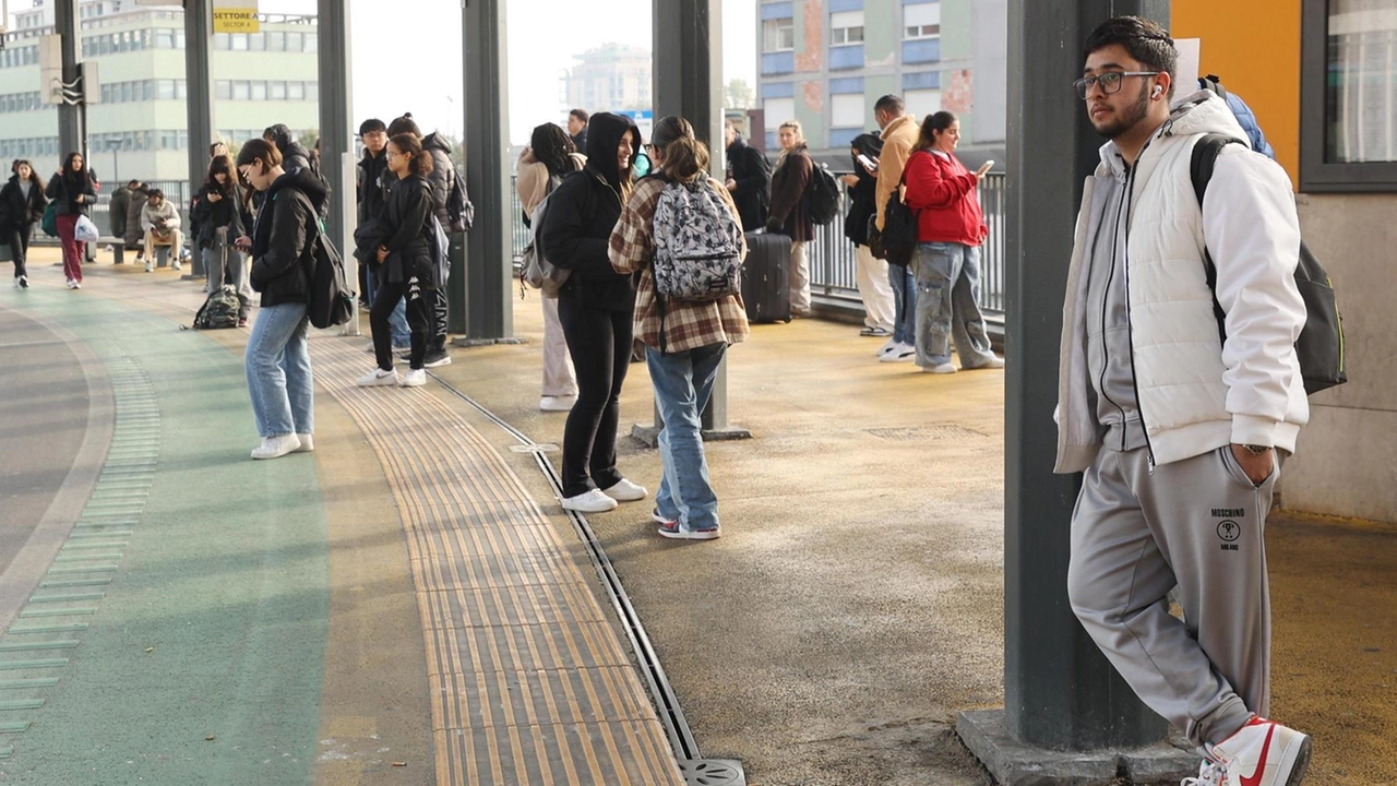 I disagi si sono registrati in tutte le città, dove sono saltate molte corse I disagi si sono registrati in tutte le città, dove sono saltate molte corse