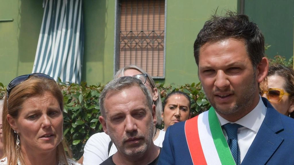 L’opera in memoria della bambina lasciata morire di stenti dalla madre era stata già vandalizzata ancor prima dell’inaugurazione a San Giuliano. L’opera in memoria della bambina lasciata morire di stenti dalla madre era stata già vandalizzata ancor prima dell’inaugurazione a San Giuliano.