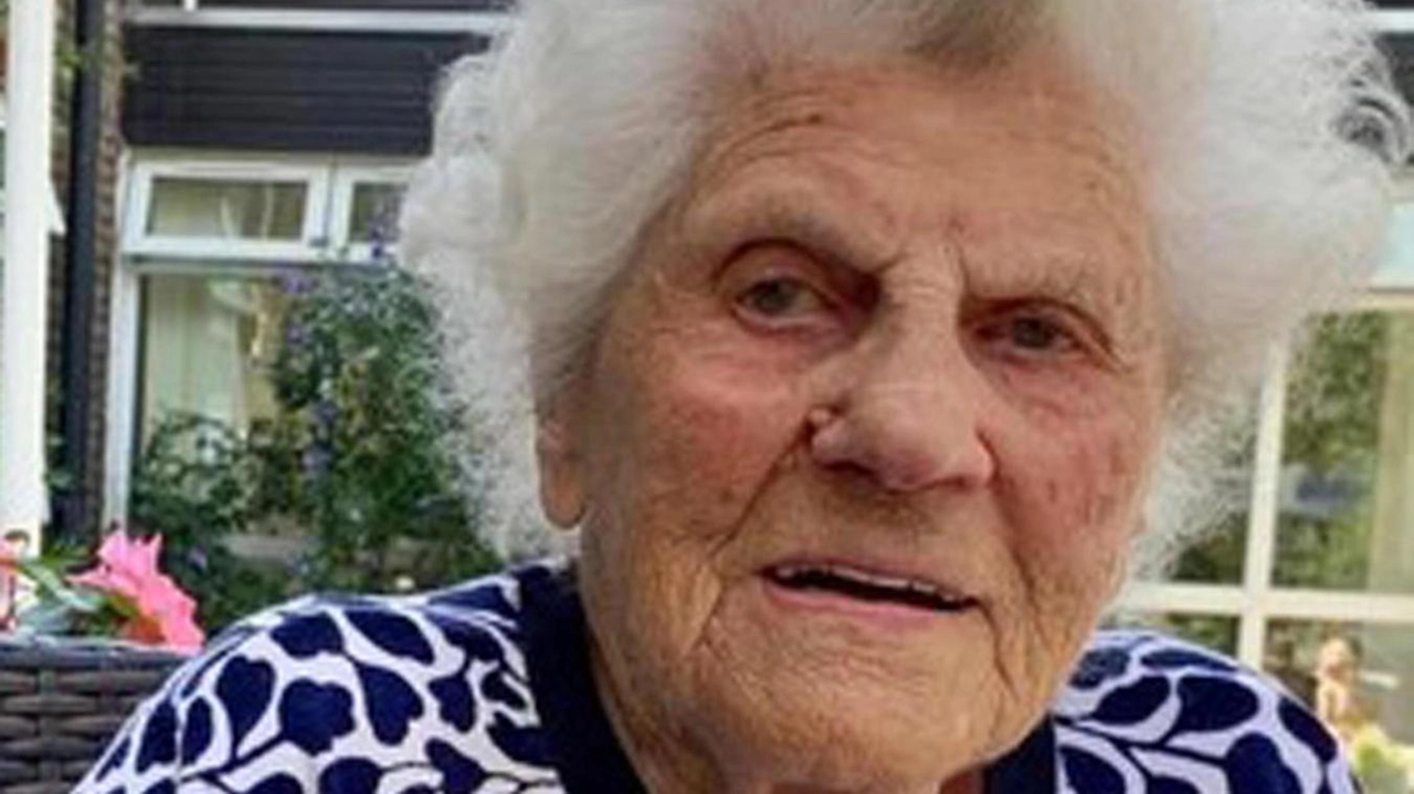 Bisnonna inglese ha festeggiato nella casa di cura che la ospita