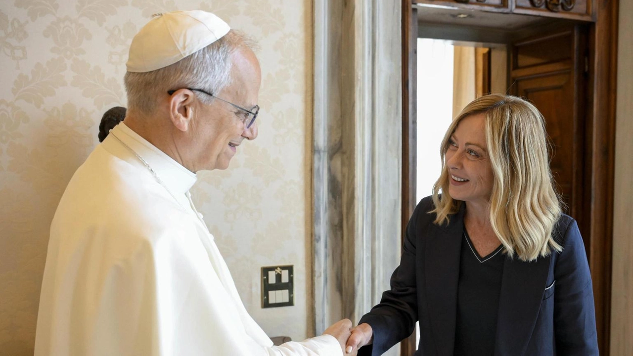 In Segreteria Stato, "rilevato il comune impegno per la pace"