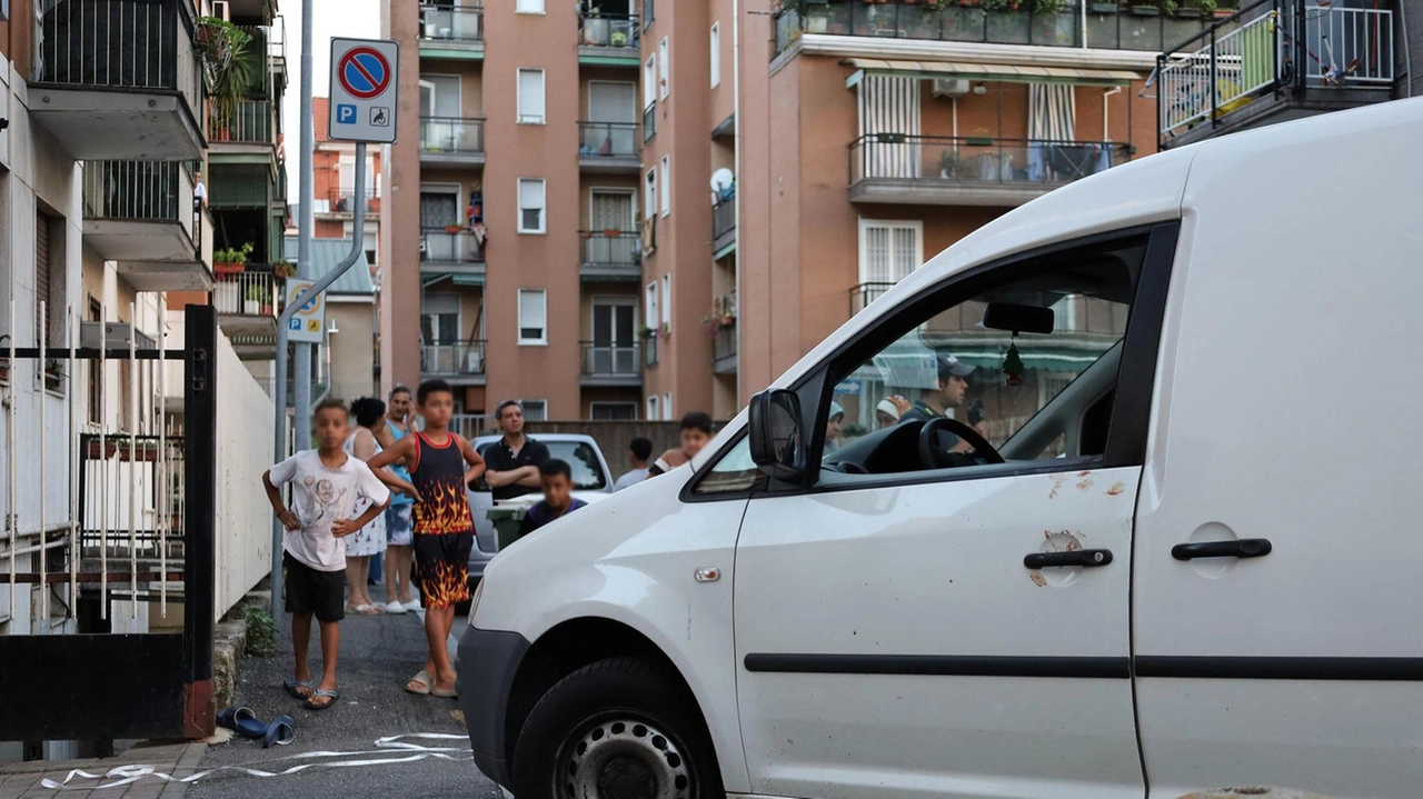 L’uomo al volante del furgoncino svoltando non ha visto la piccola L’uomo al volante del furgoncino svoltando non ha visto la piccola