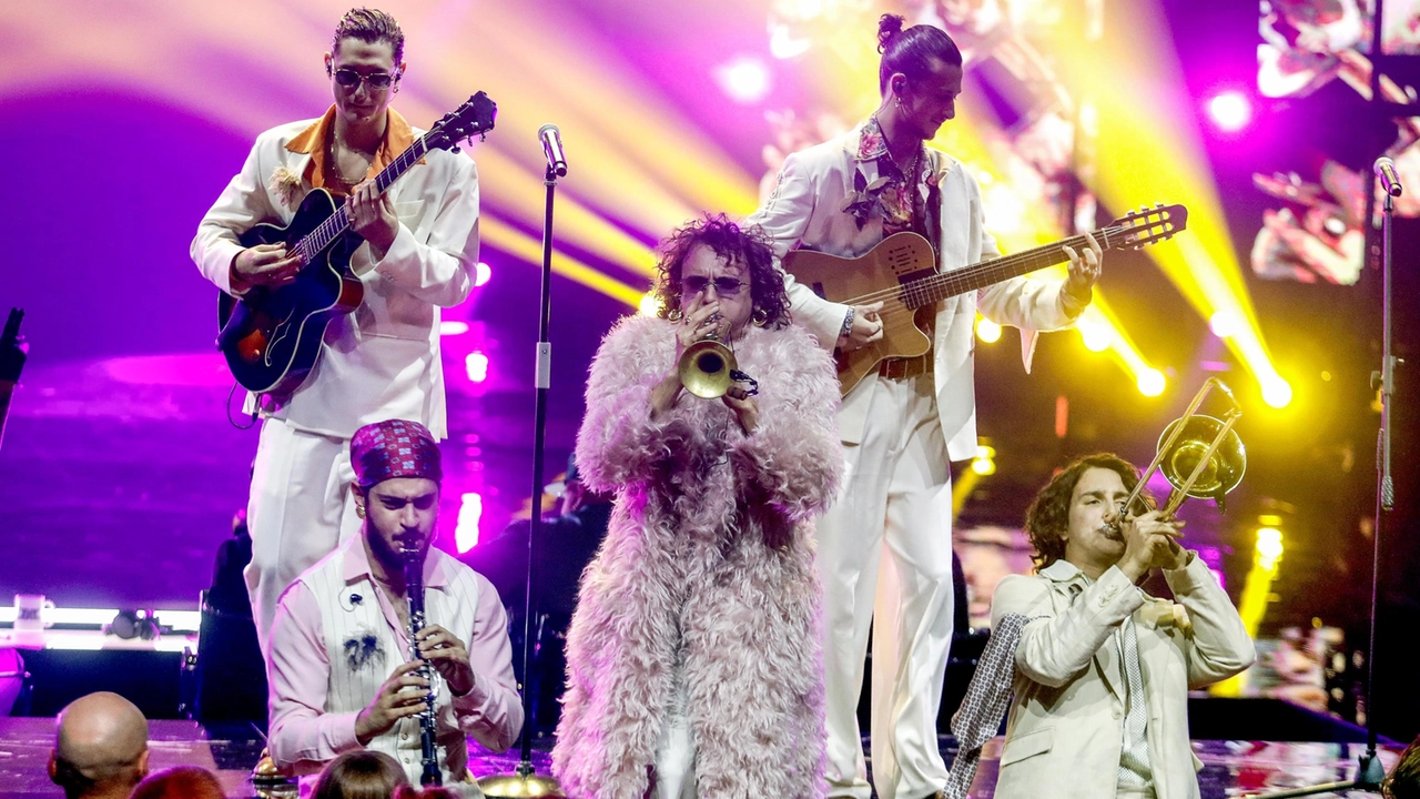 I Patagarri si esibiscono sul palco di X Factor al teatro Repower a Milano,