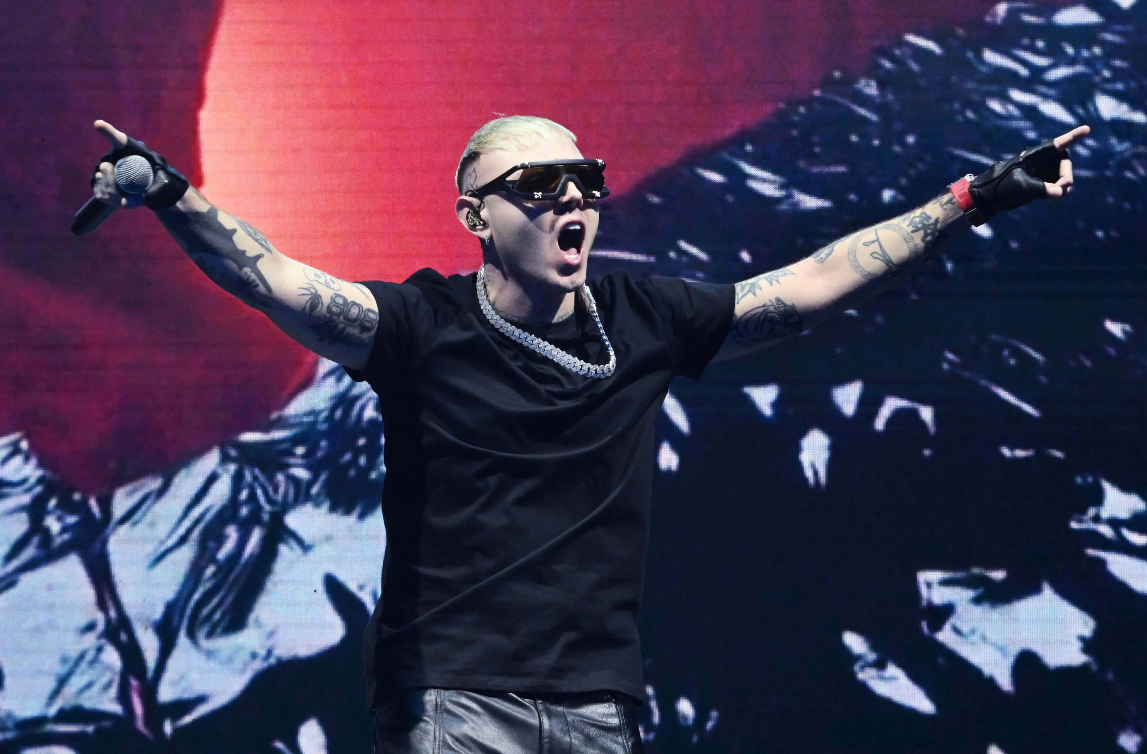 Concerto di Lazza a San Siro: la lunga scaletta dei brani e come arrivare allo stadio