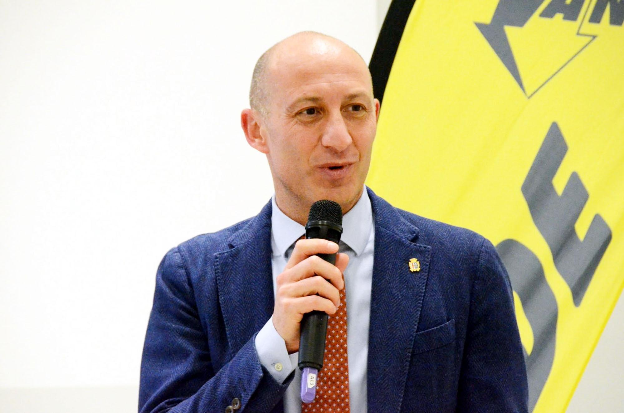 L’assessora cyberbulla. Arringa del sindaco:: "Ma non è un mostro" L’assessora cyberbulla. Arringa del sindaco:: "Ma non è un mostro"