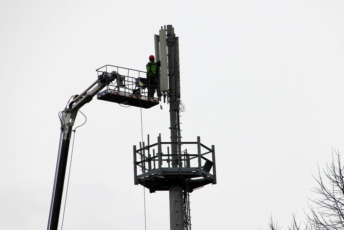 No all’antenna di telefonia di 35 metri, Poggiridenti raccoglie mille firme: “Proteggiamo la nostra salute” No all’antenna di telefonia di 35 metri, Poggiridenti raccoglie mille firme: “Proteggiamo la nostra salute”