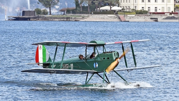Il Caproncino è tornato in volo sul lago di Como Il Caproncino è tornato in volo sul lago di Como