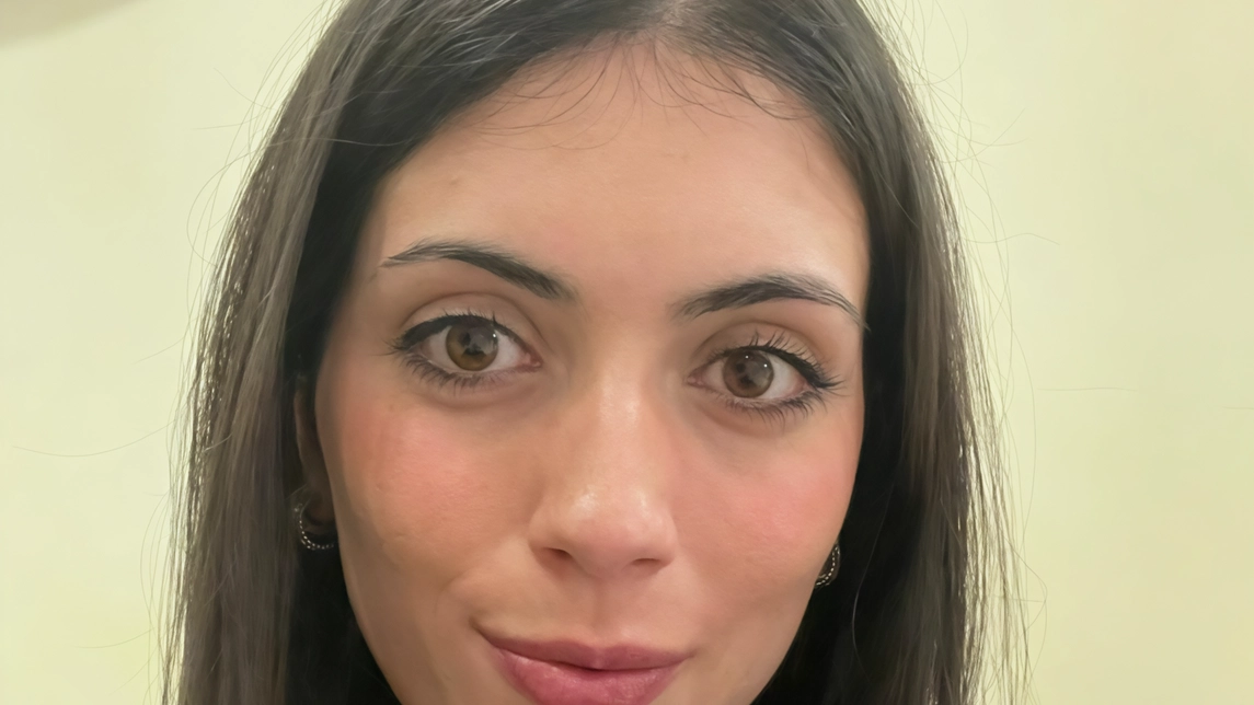Claudia Lo Dico 26 anni Dopo la laurea in Chimica ha trovato lavoro in un’azienda farmaceutica Claudia Lo Dico 26 anni Dopo la laurea in Chimica ha trovato lavoro in un’azienda farmaceutica