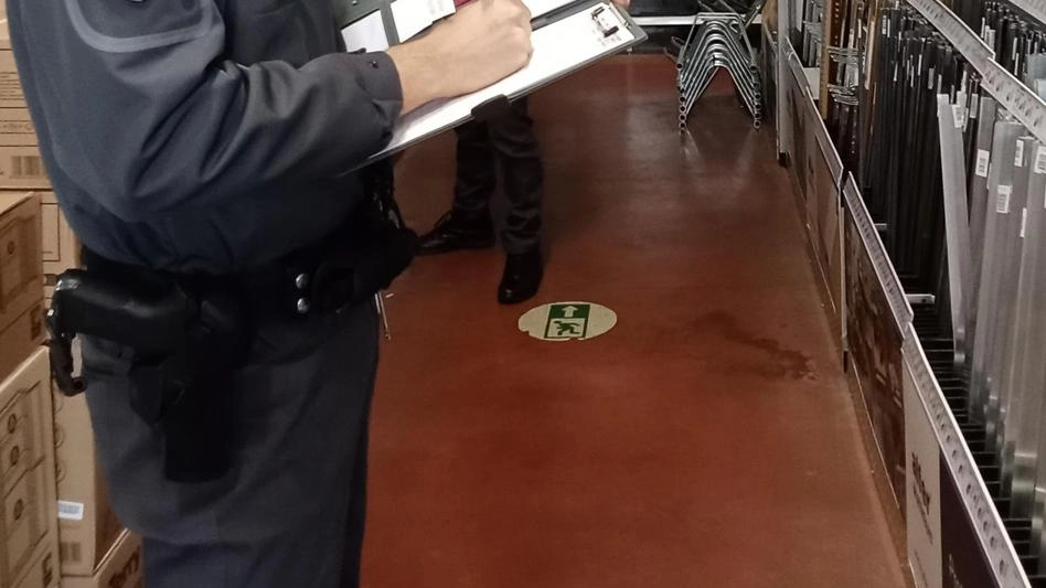 Scoperti dodicimila e duecento prodotti di ferramenta ritenuti “non sicuri” in un negozio del capoluogo di provincia, scatta il maxi...