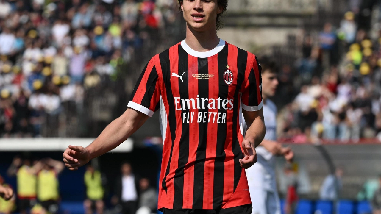Christian Comotto (17 anni) la scorsa stagione ha totalizzato 36 presenze con 4 gol e 3 assist nella Primavera del club rossonero