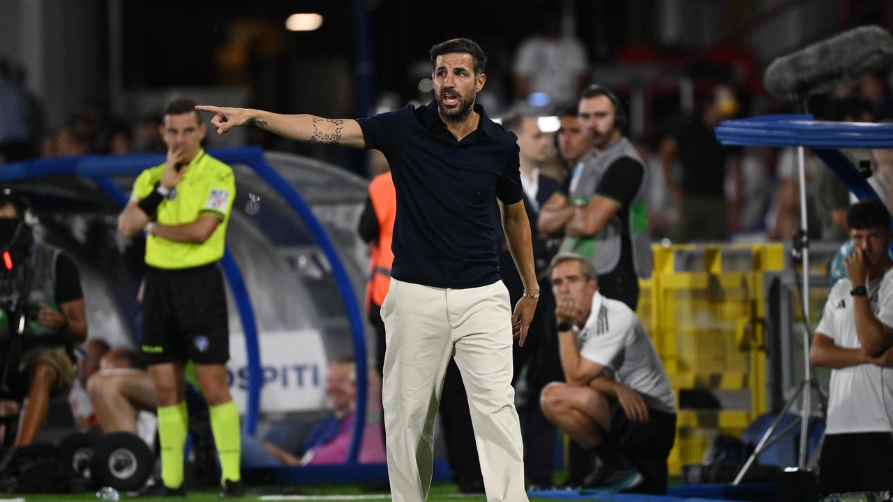 Fabregas trova subito la Lazio di Sarri, che lo allenò al Chelsea in Premier. Fuori anche Addai e Kuhn, il centravanti spagnolo nella mischia dal 1’. Fabregas trova subito la Lazio di Sarri, che lo allenò al Chelsea in Premier. Fuori anche Addai e Kuhn, il centravanti spagnolo nella mischia dal 1’.