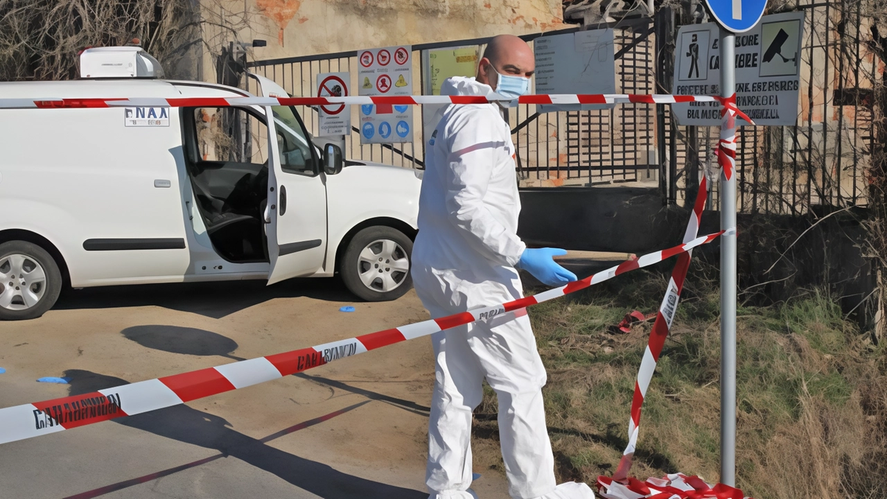Rilievi della scientifica dopo l’agguato mortale nella frazione di Cascina Vione