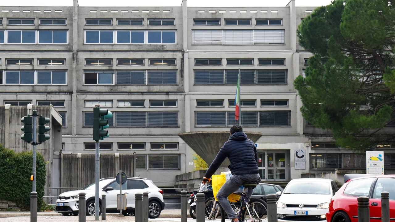 Le accuse all’operatore scolastico si riferiscono a episodi del 2022 e 2023 Le accuse all’operatore scolastico si riferiscono a episodi del 2022 e 2023