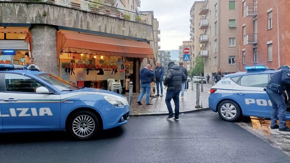 Volanti in via Anzani