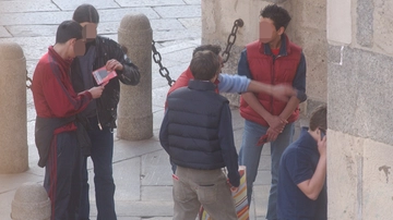 Litigano per un videogioco e si danno appuntamento in piazza: botte fra ragazzini di 12 anni