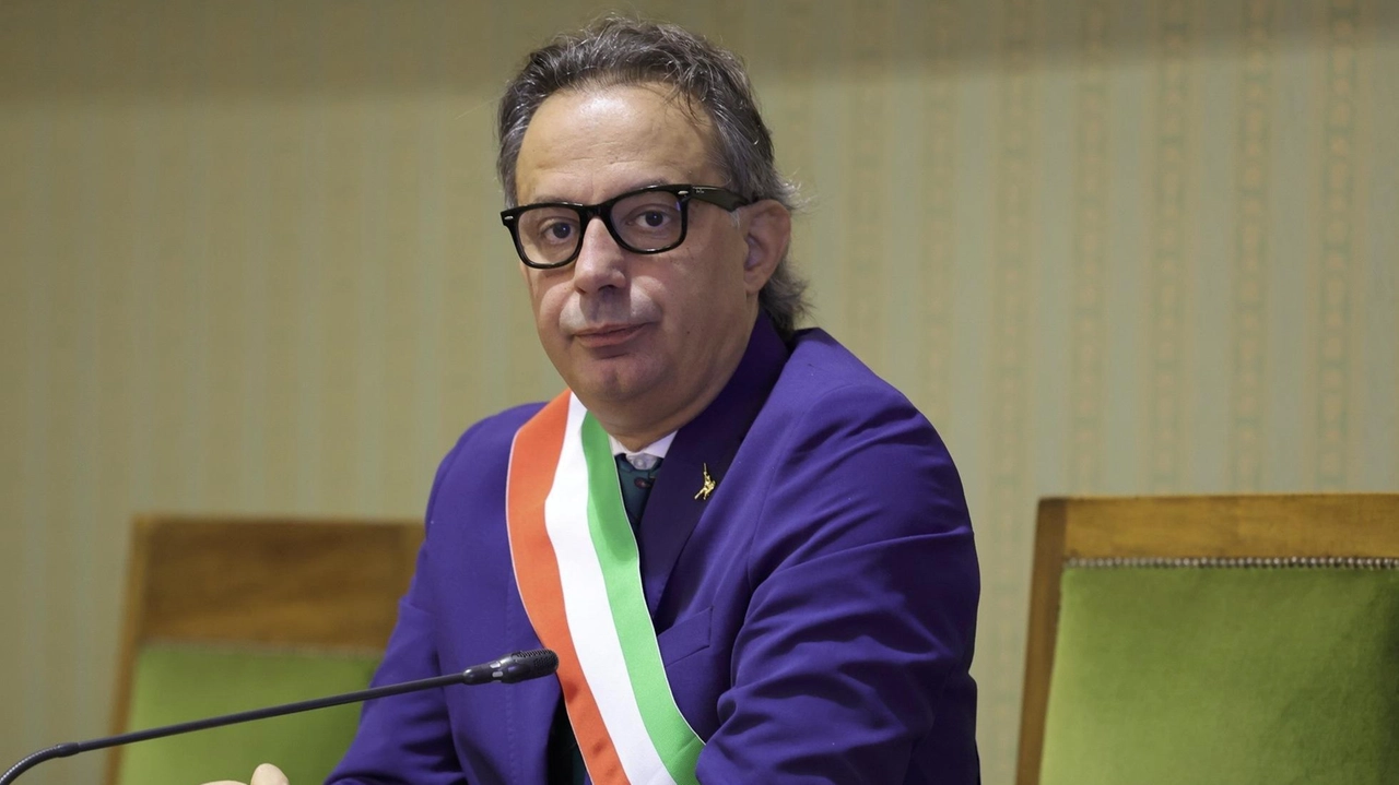 Vigevano, Andrea Ceffa con la fascia di sindaco Vigevano, Andrea Ceffa con la fascia di sindaco