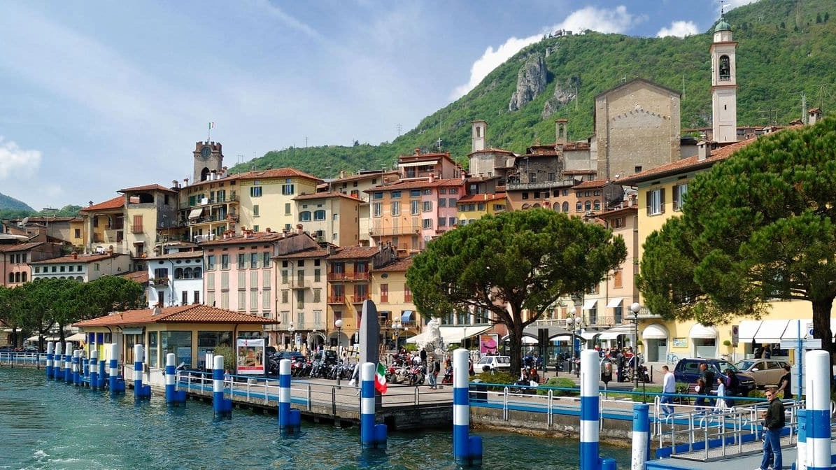 Lovere, sul lago d'Iseo, punto di partenza della strada Lovere, sul lago d'Iseo, punto di partenza della strada
