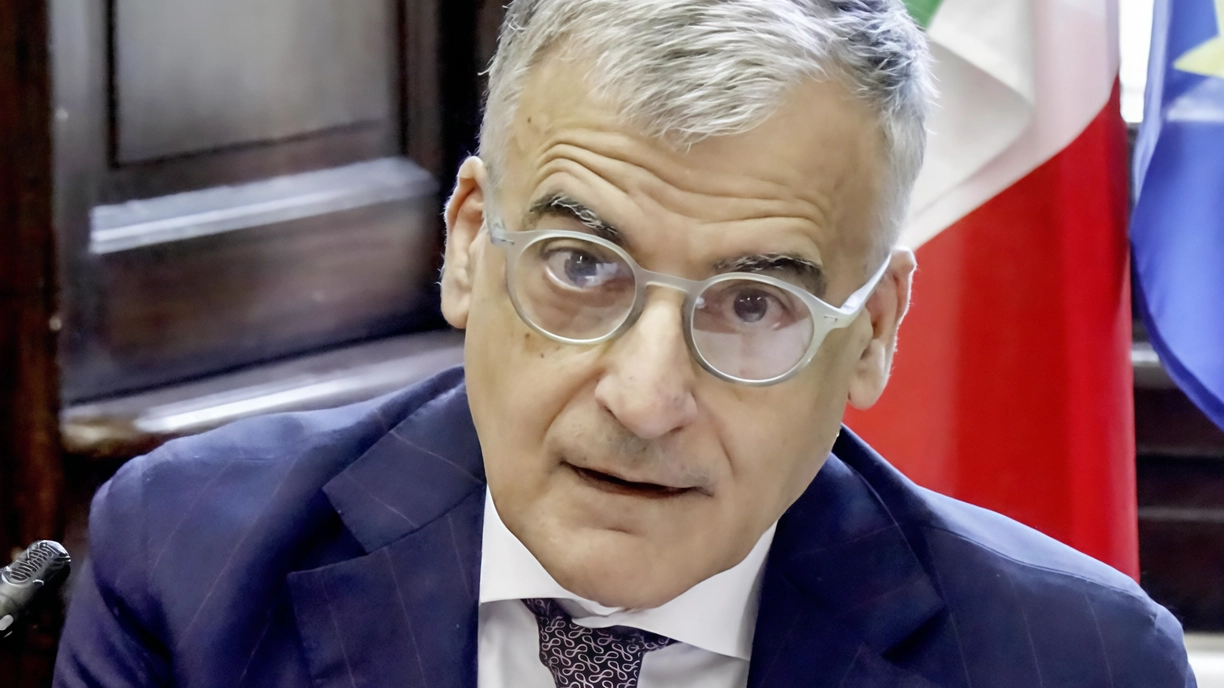 A Milano, il patto "Stazioni sicure" si propone di estendere i controlli ferroviari per contrastare il degrado e coinvolgere la comunità locale, con l'obiettivo di aumentare la percezione di sicurezza. A Milano, il patto "Stazioni sicure" si propone di estendere i controlli ferroviari per contrastare il degrado e coinvolgere la comunità locale, con l'obiettivo di aumentare la percezione di sicurezza.