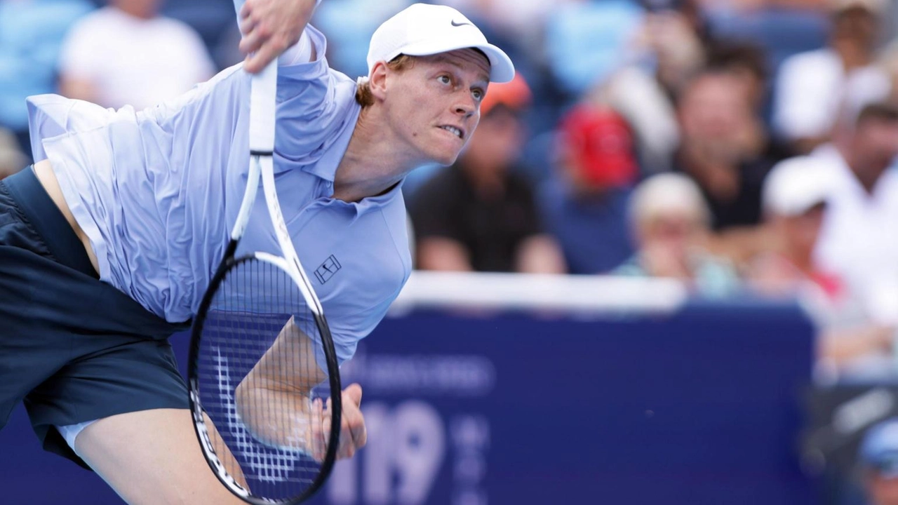 Jannik Sinner ha battuto il francese Adrian Mannarino agli ottavi di finale del Wta 1000 di Cincinnati per 6-4 7-6... Jannik Sinner ha battuto il francese Adrian Mannarino agli ottavi di finale del Wta 1000 di Cincinnati per 6-4 7-6...