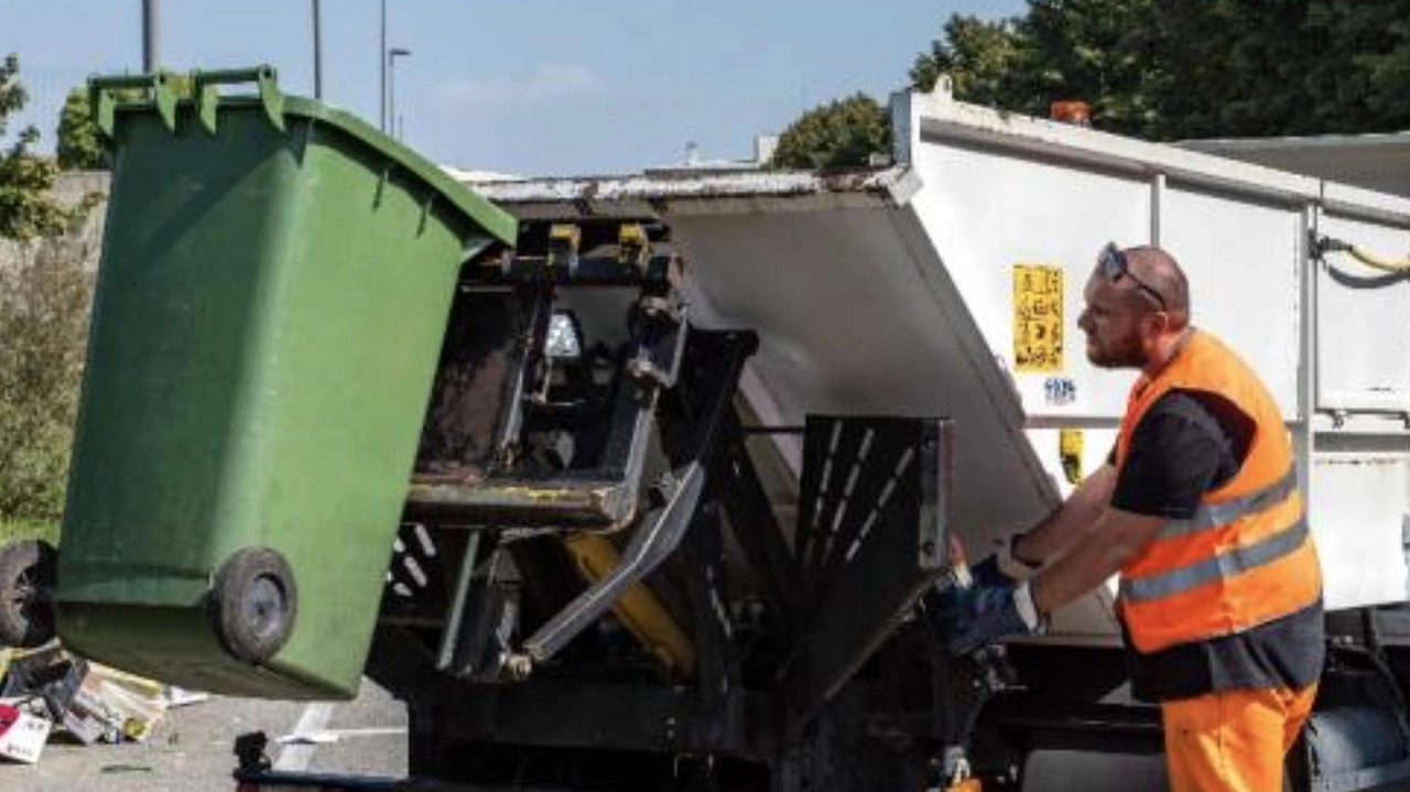 Il Comune di Varese traccia un bilancio positivo in materia di raccolta rifiuti e costi. L’opposizione: non è vero che i cittadini pagheranno per quanta spazzatura producono.