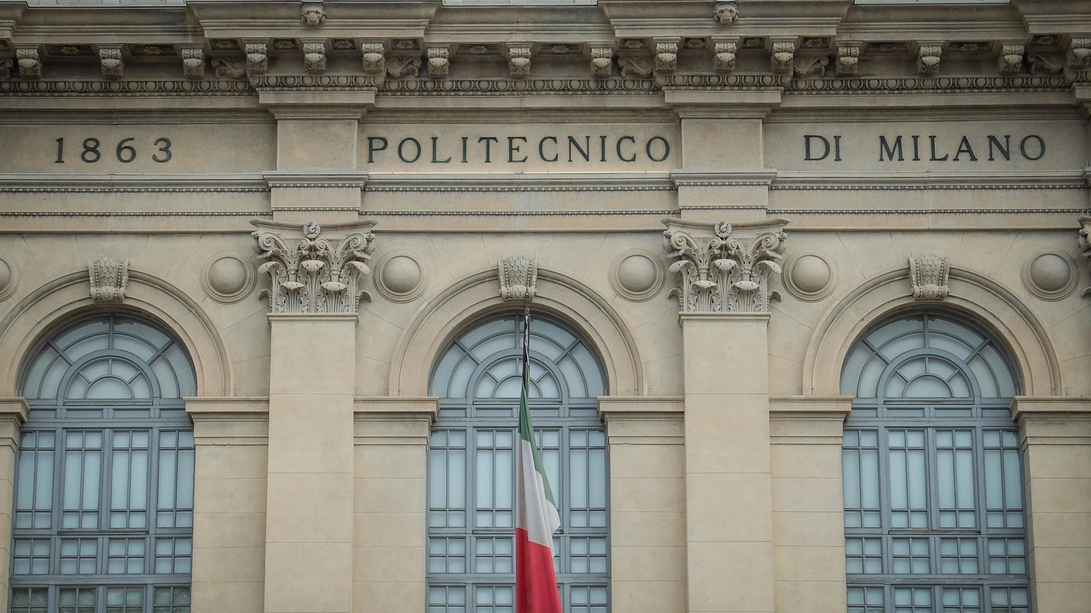 La facciata del Politecnico a Milano