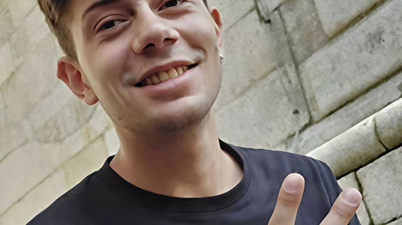 Simone Simeoli vittima della strada È morto in un incidente il 5 agosto scorso Simone Simeoli vittima della strada È morto in un incidente il 5 agosto scorso
