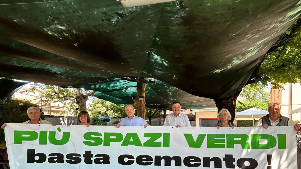 Una manifestazione del Coordinamento che riunisce 18 comitati di quartiere Una manifestazione del Coordinamento che riunisce 18 comitati di quartiere