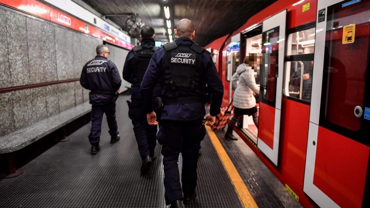 Metropolitana M1 rossa di Milano (foto di repertorio) Metropolitana M1 rossa di Milano (foto di repertorio)