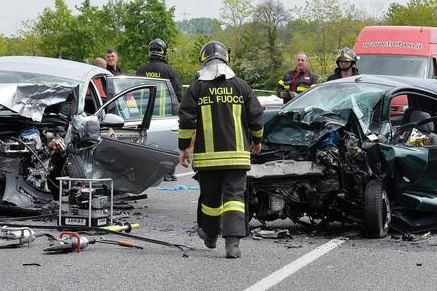 Incidente fra due auto (Archivio)