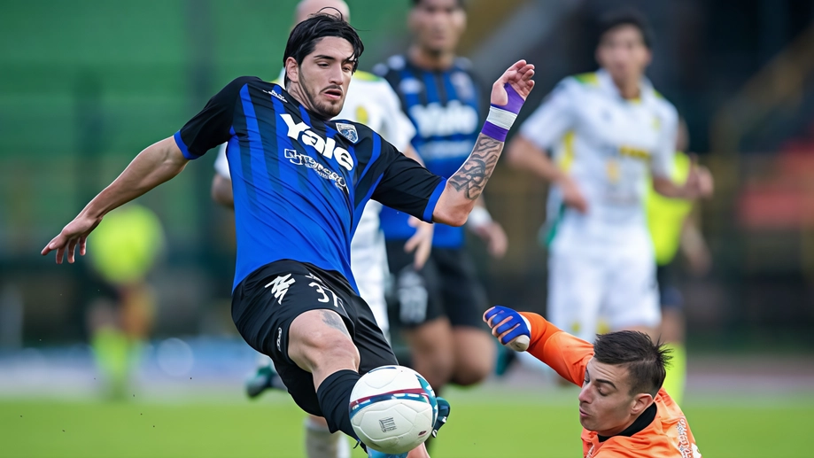 L’attaccante del Renate Vincenzo Plescia in astinenza da gol come il compagno di reparto Riccardo Bocalon (Peruzzetto)