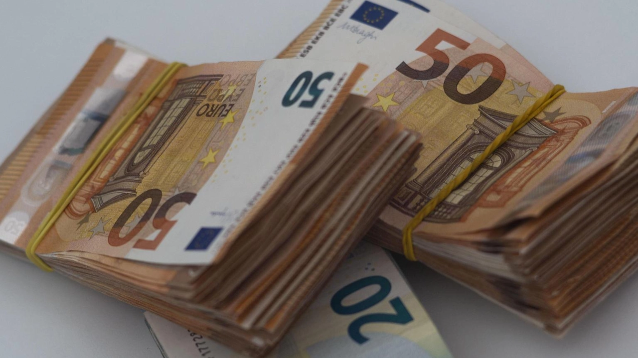 Il sistema finanziario italiano è stabile, supportato da occupazione e bassa inflazione, nonostante i rischi globali. Il sistema finanziario italiano è stabile, supportato da occupazione e bassa inflazione, nonostante i rischi globali.
