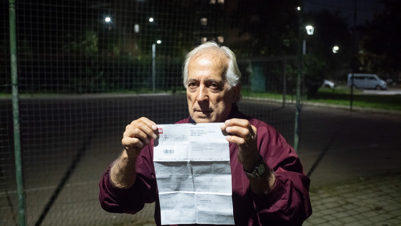 Benito Picciolo mostra la lettera ricevuta da MM (Foto Davide Canella)