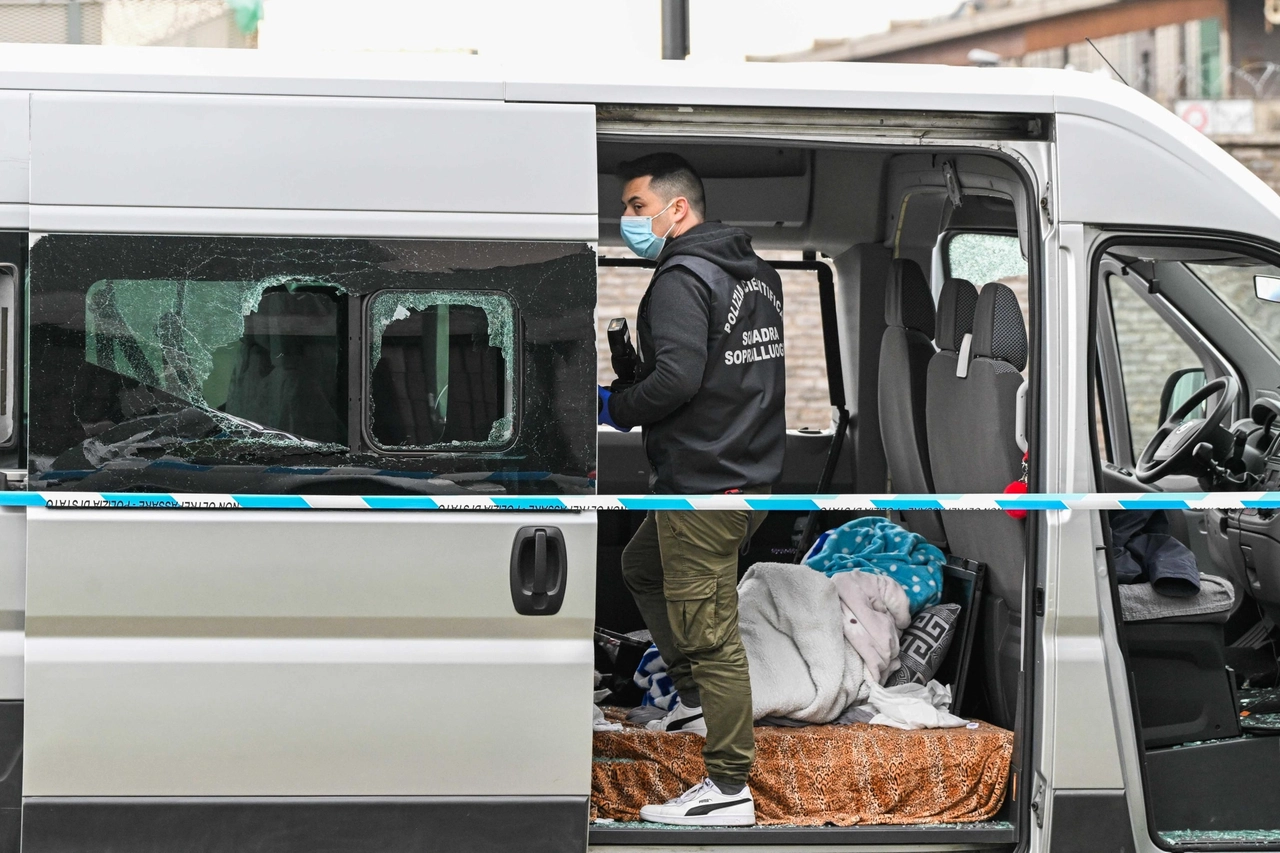 Il furgone dove dormiva la vittima (Fasani)