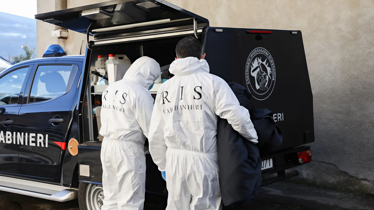 I Ris di Parma hanno sequestrato anche pc e telefoni nell’abitazione di Veniano dove lo scorso 21 febbraio è morta Ramona Rinaldi 39 anni