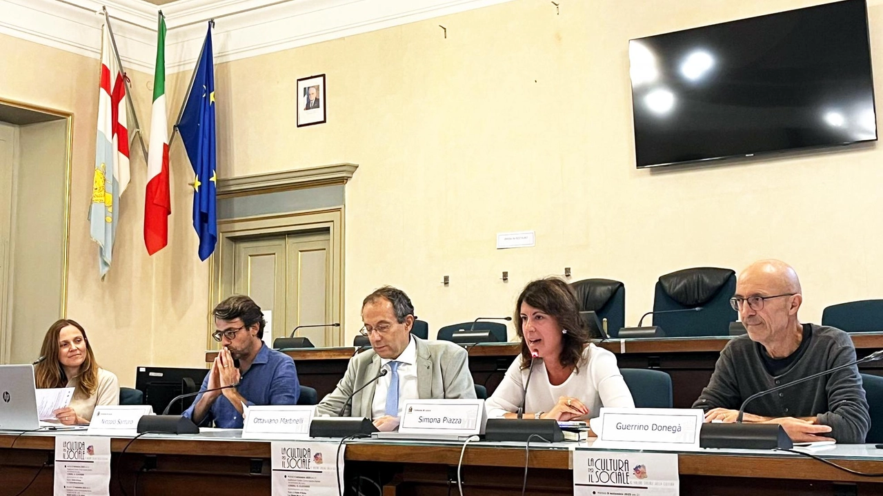 La presentazione della rassegna La Cultura per il Sociale che partirà a settembre con il patrocinio del Comune La presentazione della rassegna La Cultura per il Sociale che partirà a settembre con il patrocinio del Comune