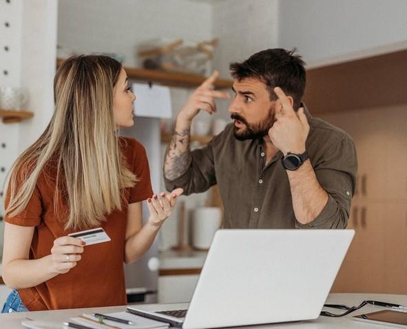 "Nella coppia la violenza è anche economica e morale. Ma è difficile da vedere" "Nella coppia la violenza è anche economica e morale. Ma è difficile da vedere"