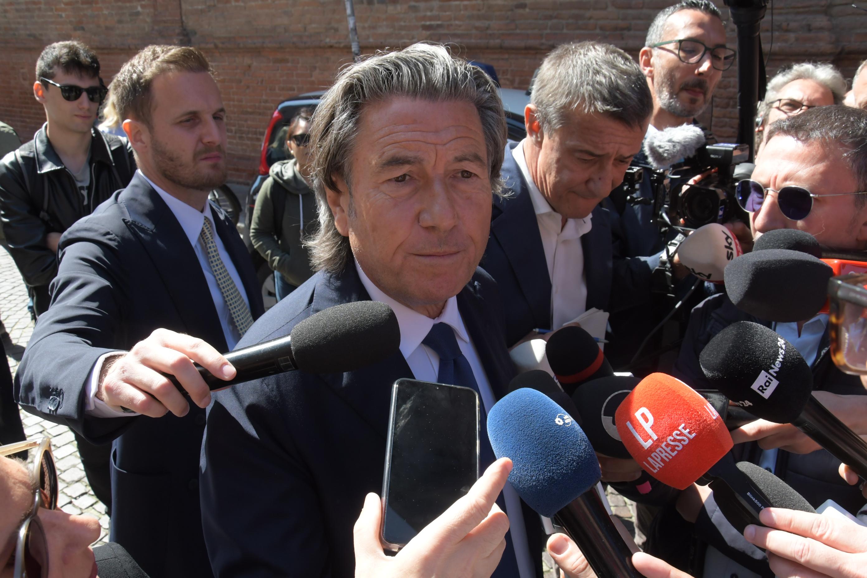 il dna delle gemelle cappa e degli amici di alberto stasi e andrea sempio sarà acquisito nelle nuove indagini sul delitto di garlasco