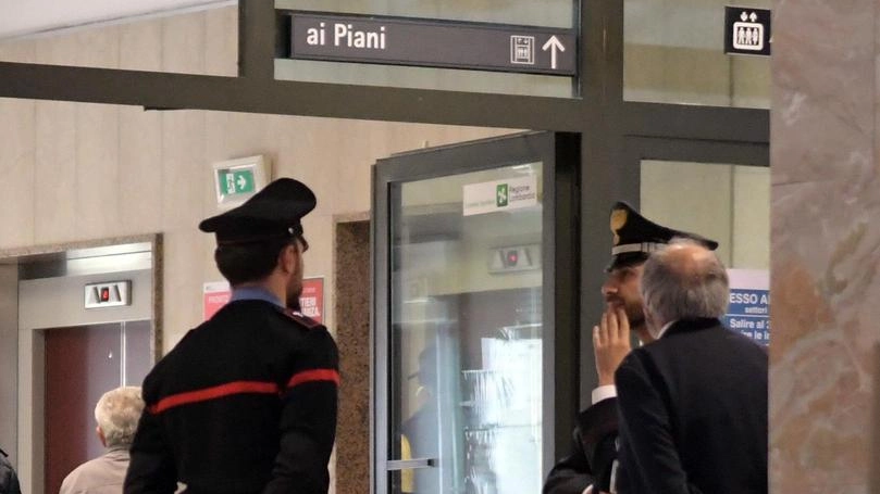 I militari hanno calmato il giovane egiziano e lo hanno accompagnato in caserma I militari hanno calmato il giovane egiziano e lo hanno accompagnato in caserma